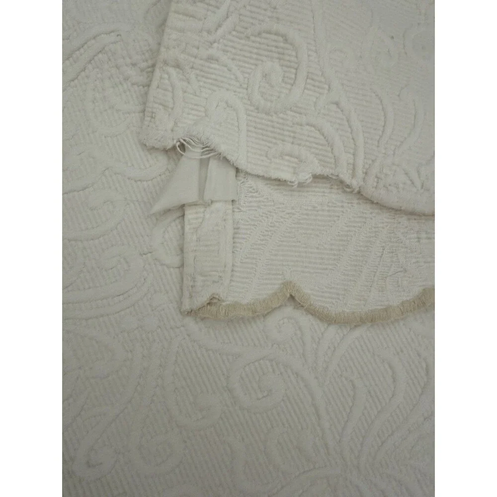 ✿ Vintage White Cotton Matelassé Throw Blanket Bedspread